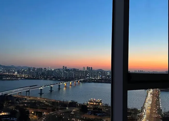 아름다운 여의도한강뷰 홍대역9분 합정역1분 한강공원5분 올리브영1분 2qbed Appartement