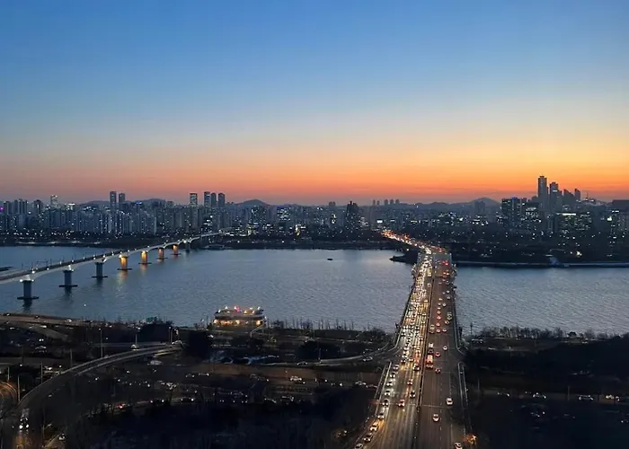 아름다운 여의도한강뷰 홍대역9분 합정역1분 한강공원5분 올리브영1분 2qbed Appartement