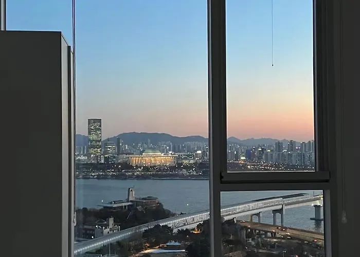아름다운 여의도한강뷰 홍대역9분 합정역1분 한강공원5분 올리브영1분 2qbed Appartement Seoel