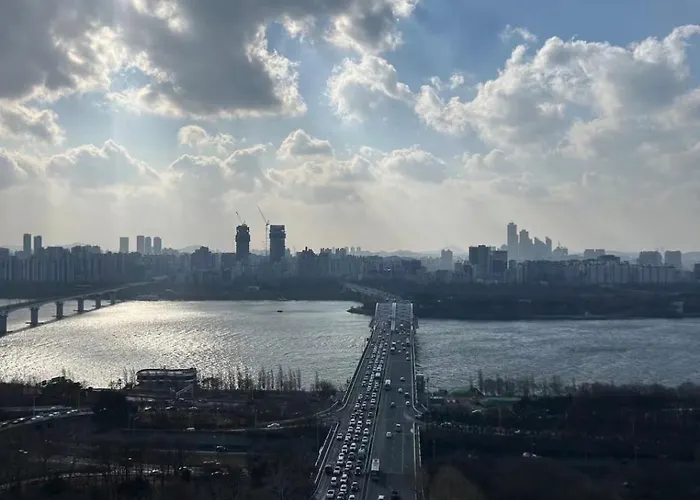 아름다운 여의도한강뷰 홍대역9분 합정역1분 한강공원5분 올리브영1분 2qbed Appartement